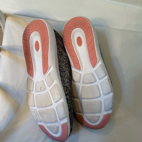 Abeo excellent, like new Enola sneakers, lightweight, gray size 9.5 wide - Picture 4 of 6